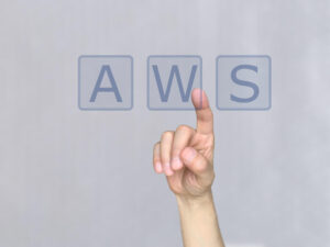 AWS Auroraとは？RDSとの違いを性能やコストで比較