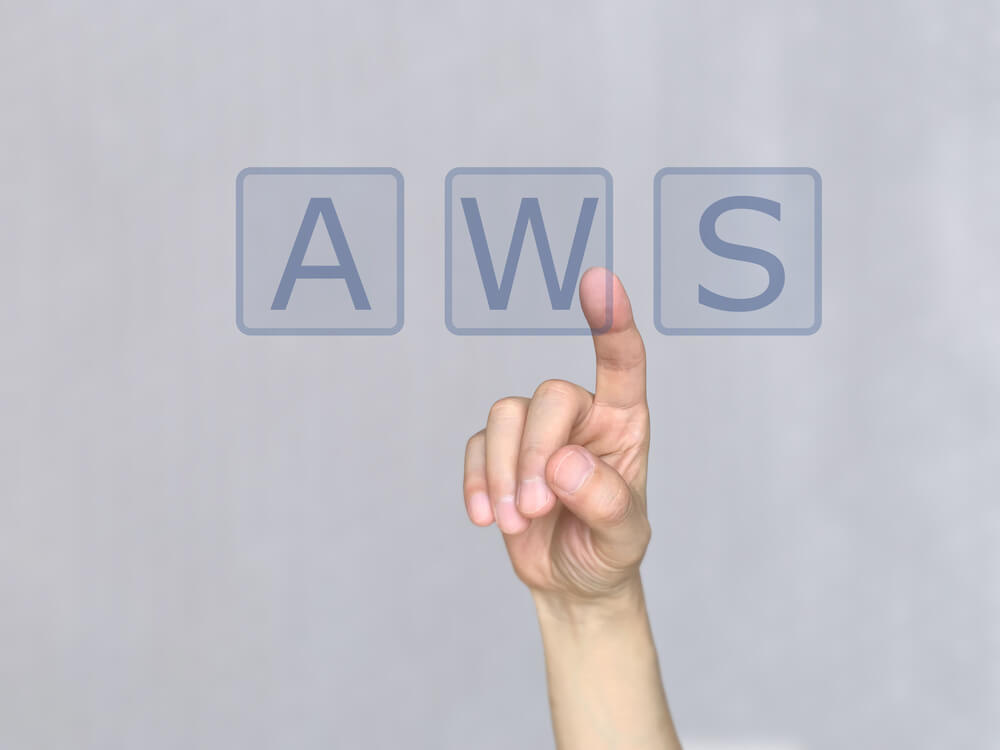 AWS Auroraとは？RDSとの違いを性能やコストで比較